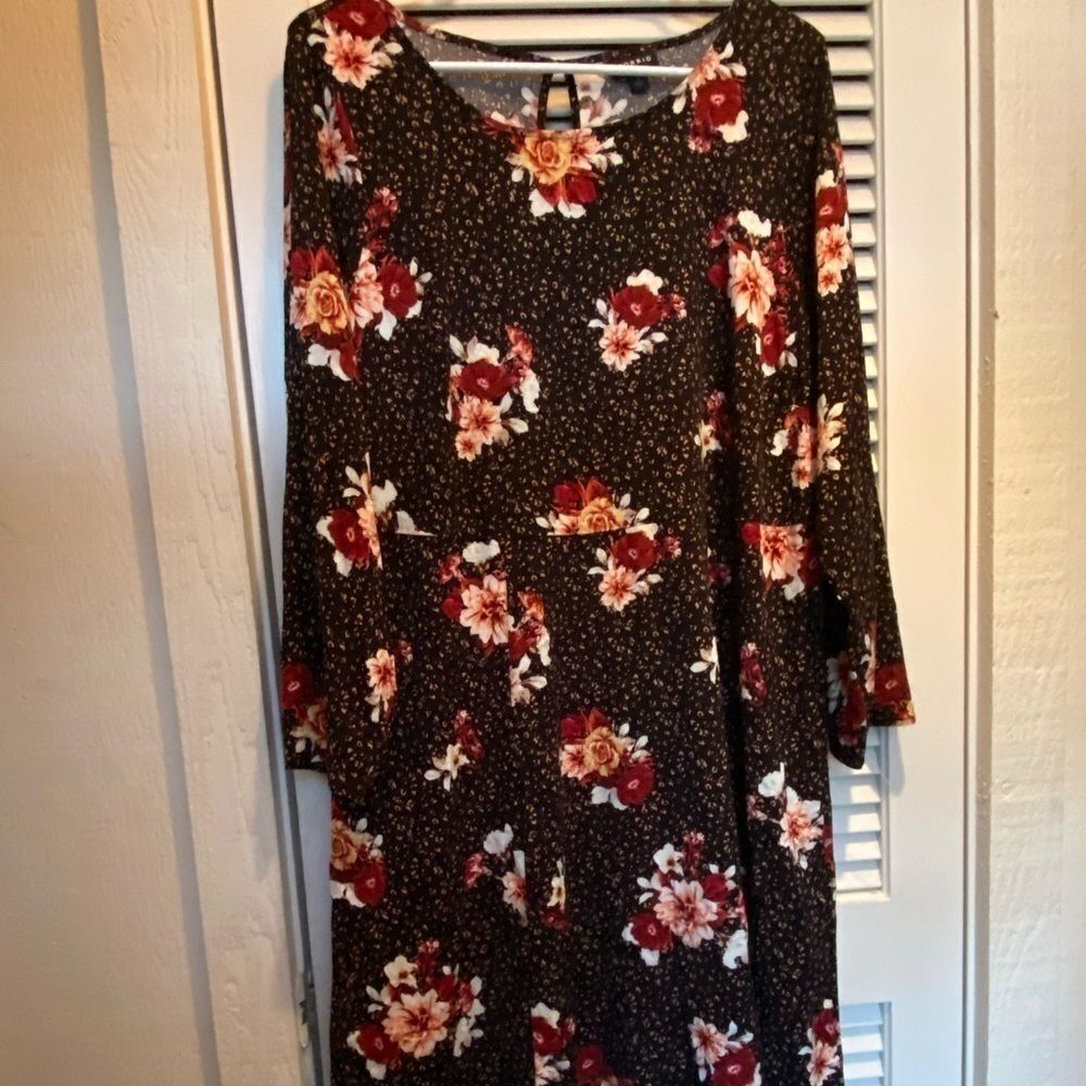 Torrid black scoop neck floral skater midi dress